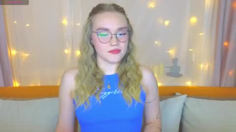 Snapshot of aurora_golden chatting on 7, 3, 2025 Kate online show from 7, 3, 2025