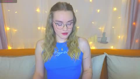 Snapshot of aurora_golden chatting on 7, 3, 2025 Kate online show from 7, 3, 2025