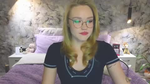 Snapshot of aurora_golden chatting on 20, 10, 2025 Kate online show from 20, 10, 2025