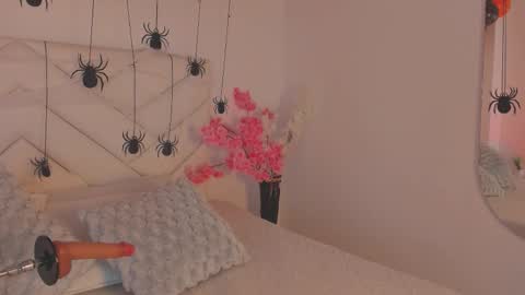 Snapshot of aurora_sweet2 chatting on 21, 10, 2025 Madison online show from 21, 10, 2025