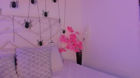Snapshot of aurora_sweet2 chatting on 23, 10, 2025 Madison online show from 23, 10, 2025