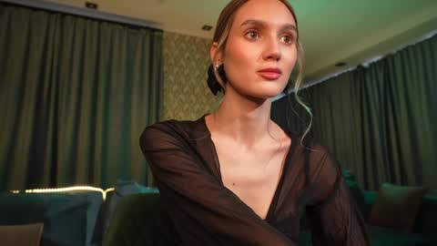 Snapshot of aurora_the_ballerina chatting on 20, 1, 2025 Aurora online show from 20, 1, 2025