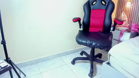 auroramartin2 online show from 7, 11, 2025