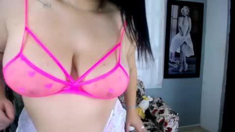 Snapshot of auroramcry chatting on 2, 5, 2026 INSTAGRAM AURORA MCRY online show from 2, 5, 2026