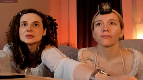 aurorawrenfield online show from 26, 3, 2026