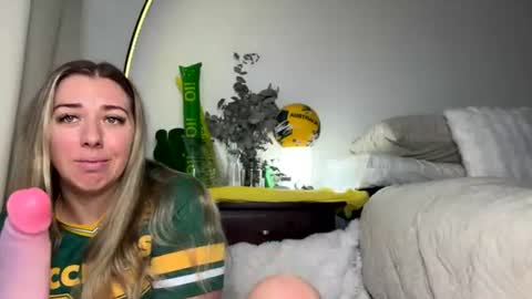 Snapshot of aussielulu chatting on 17, 6, 2026 aussielulu online show from 17, 6, 2026