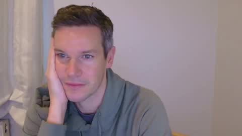 Snapshot of aussiesurfer0000 chatting on 17, 2, 2025 aussiesurfer0000 online show from 17, 2, 2025