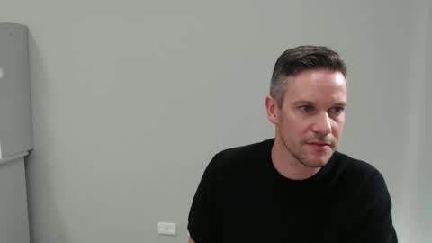 Snapshot of aussiesurfer0000 chatting on 16, 12, 2025 aussiesurfer0000 online show from 16, 12, 2025