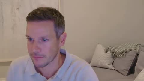 Snapshot of aussiesurfer0000 chatting on 14, 4, 2026 aussiesurfer0000 online show from 14, 4, 2026