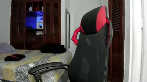 Snapshot of austin_falcon chatting on 12, 11, 2025 Austin online show from 12, 11, 2025