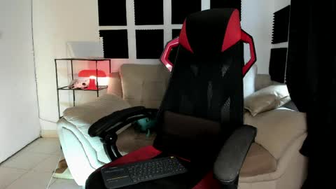 Snapshot of austin_falcon chatting on 8, 4, 2026 Austin online show from 8, 4, 2026