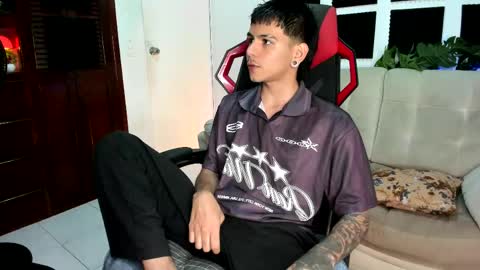 Snapshot of austin_falcon chatting on 15, 4, 2026 Austin online show from 15, 4, 2026