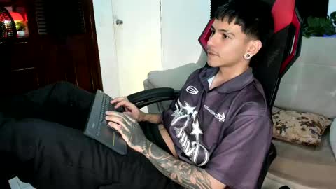 Snapshot of austin_falcon chatting on 15, 4, 2026 Austin online show from 15, 4, 2026