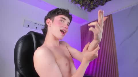 Snapshot of austin_rouse chatting on 8, 4, 2026 austin_rouse online show from 8, 4, 2026