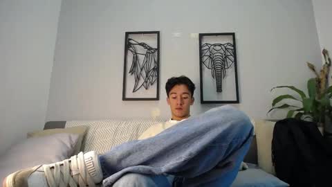 austinreeds online show from 15, 11, 2025