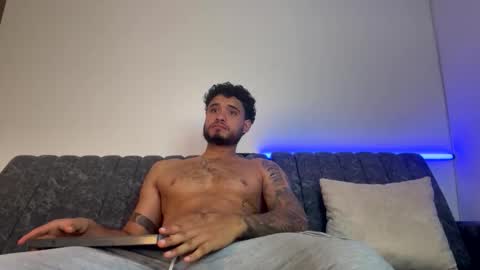 Snapshot of austintorres_ chatting on 5, 5, 2026 AustinTorres online show from 5, 5, 2026