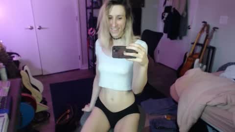 Snapshot of ava_reinhart_999 chatting on 7, 3, 2026 Ava online show from 7, 3, 2026