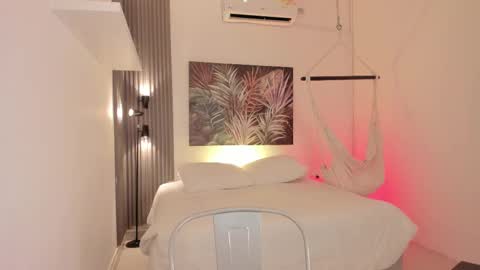 Snapshot of avalon_badger chatting on 13, 11, 2025 Avalon online show from 13, 11, 2025