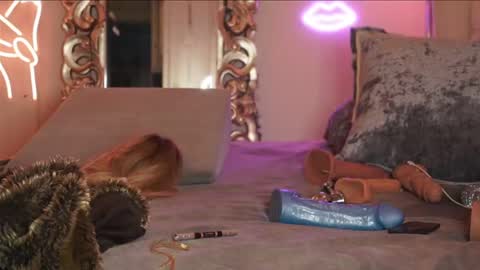 AvalonnFoxx online show from 24, 12, 2024