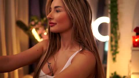 Snapshot of avashay chatting on 21, 2, 2025 Carina online show from 21, 2, 2025