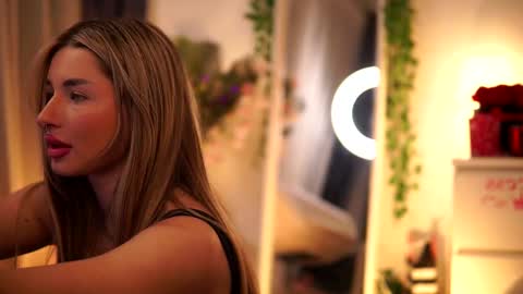 Snapshot of avashay chatting on 25, 2, 2025 Carina online show from 25, 2, 2025