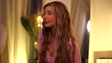 Snapshot of avashay chatting on 7, 3, 2025 Carina online show from 7, 3, 2025