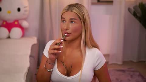 Snapshot of avashay chatting on 11, 9, 2025 Carina online show from 11, 9, 2025