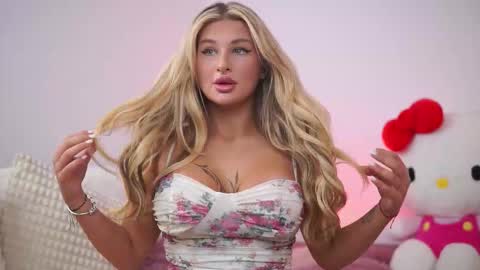 Snapshot of avashay chatting on 24, 9, 2025 Carina online show from 24, 9, 2025