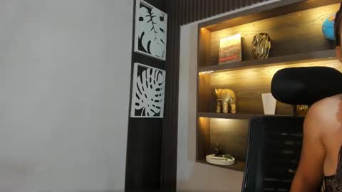 avawhiite online show from 13, 9, 2025