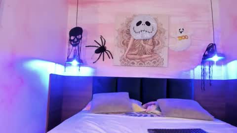 avawhiite online show from 30, 10, 2025