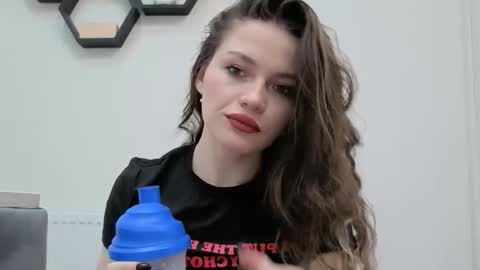 Snapshot of avelinehowo_uwu chatting on 24, 3, 2026 Aveline online show from 24, 3, 2026