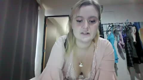 Snapshot of avery_doll21 chatting on 28, 6, 2026 Avery Doll online show from 28, 6, 2026