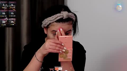 AveryWillow online show from 12, 1, 2025