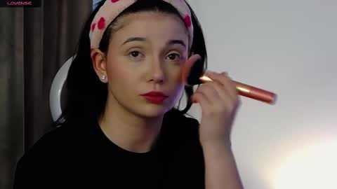 AveryWillow online show from 12, 3, 2025