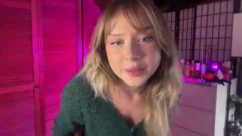 Avery  online show from 6, 11, 2025