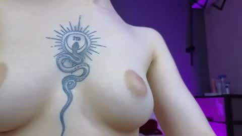 Snapshot of avgustina_love chatting on 26, 2, 2026 avgustina_love online show from 26, 2, 2026