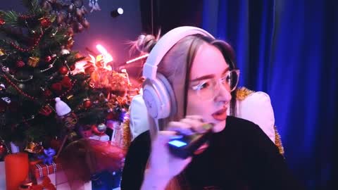 Snapshot of avi_nile chatting on 16, 12, 2024 Avriel online show from 16, 12, 2024