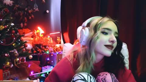 Snapshot of avi_nile chatting on 25, 12, 2024 Avriel online show from 25, 12, 2024