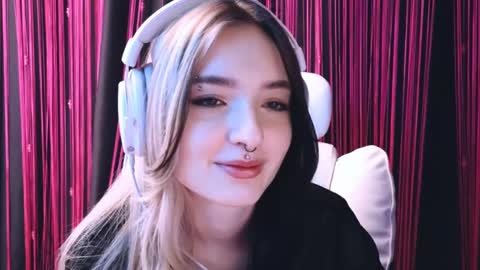 Snapshot of avi_nile chatting on 18, 2, 2025 Avriel online show from 18, 2, 2025