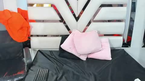 avi_thomsonn_ online show from 14, 6, 2026