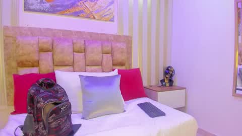 Snapshot of avis_lara chatting on 19, 10, 2025 AVIS online show from 19, 10, 2025