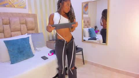 Snapshot of avis_lara chatting on 19, 11, 2025 AVIS online show from 19, 11, 2025