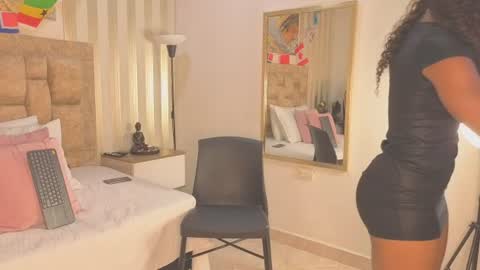 Snapshot of avis_lara chatting on 15, 7, 2026 AVIS online show from 15, 7, 2026
