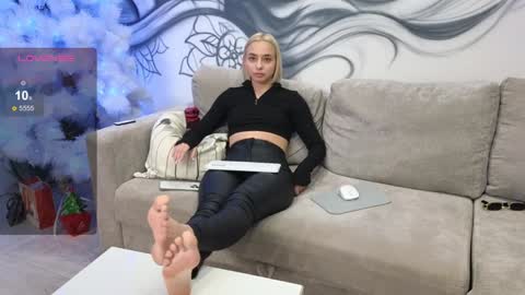 Snapshot of avr0ra chatting on 27, 12, 2024 Goddess Avrora online show from 27, 12, 2024