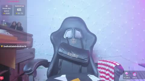 Snapshot of avril_jonson chatting on 15, 11, 2025 avril_jonson online show from 15, 11, 2025