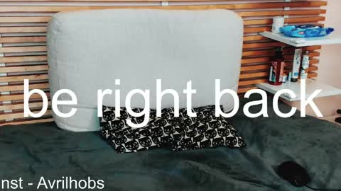 Snapshot of avrilhobs chatting on 11, 4, 2026 Avril online show from 11, 4, 2026