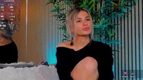 Snapshot of avrillcyrux chatting on 22, 2, 2025 AVRILL CYRUX online show from 22, 2, 2025