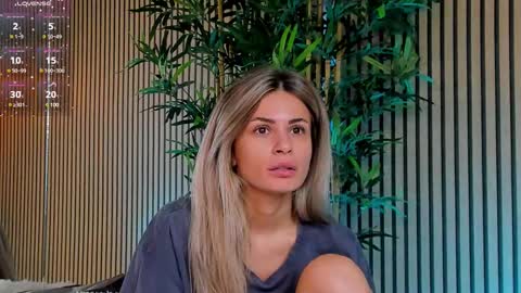 Snapshot of avrillcyrux chatting on 7, 3, 2025 AVRILL CYRUX online show from 7, 3, 2025