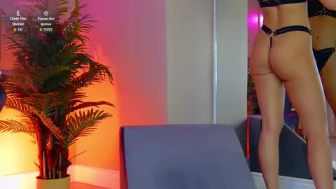 Snapshot of avrillcyrux chatting on 5, 11, 2025 AVRILL CYRUX online show from 5, 11, 2025