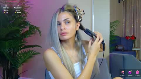 Snapshot of avrillcyrux chatting on 11, 11, 2025 AVRILL CYRUX online show from 11, 11, 2025